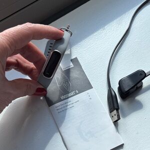 Garmin Vivosmart 4 in Light Gray with Accessories